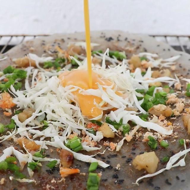 Bánh tráng mắm ruốc tóp mỡ phô mai nướng