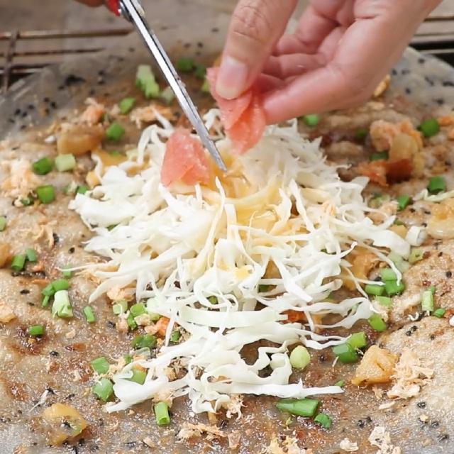 Bánh tráng mắm ruốc tóp mỡ phô mai nướng