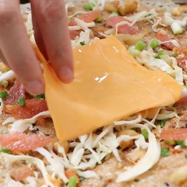 Bánh tráng mắm ruốc tóp mỡ phô mai nướng