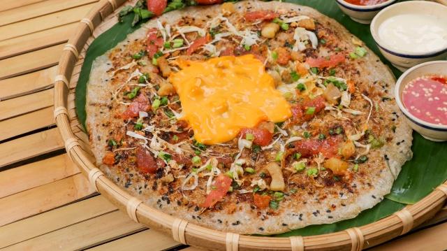 Bánh tráng mắm ruốc tóp mỡ phô mai nướng