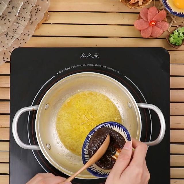 Bánh tráng mắm ruốc tóp mỡ phô mai nướng