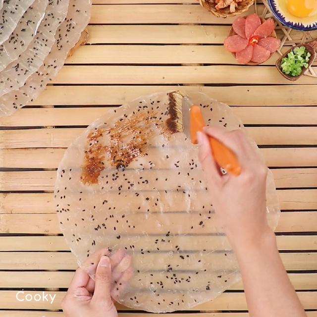 Bánh tráng mắm ruốc tóp mỡ phô mai nướng