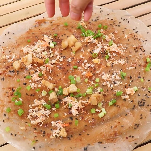 Bánh tráng mắm ruốc tóp mỡ phô mai nướng