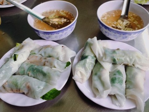 banh uot va bun thit nuong o hue kho cuong khi an Bánh ướt và bún thịt nướng ở Huế: Khó cưỡng khi ăn