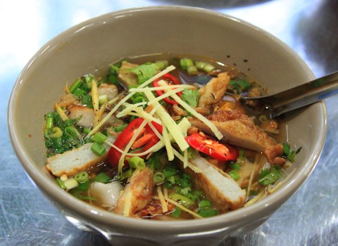 banh xeo tom nhay va banh canh cha ca o quy nhon Bánh xèo tôm nhảy và bánh canh chả cá ở Quy Nhơn