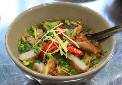 Bánh xèo tôm nhảy và bánh canh chả cá ở Quy Nhơn