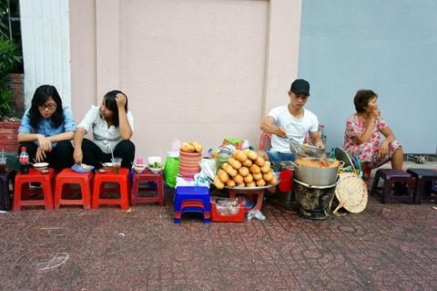 Báo nước ngoài đi tìm hàng bánh mì ngon nhất TP.HCM