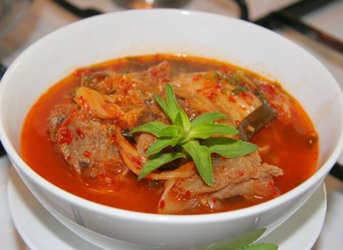 bap bo ham kim chi chua cay la mieng Bắp bò hầm kim chi chua cay lạ miệng