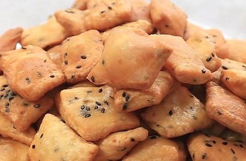 bat mi cach lam banh snack dau phu thom ngay gion tan Bật mí cách làm bánh Snack đậu phụ thơm ngậy, giòn tan.