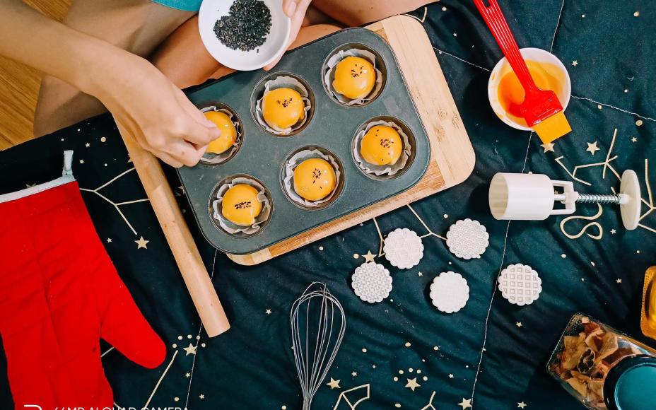 Bật mí công thức làm bánh Trung thu trứng muối tan chảy “homemade”