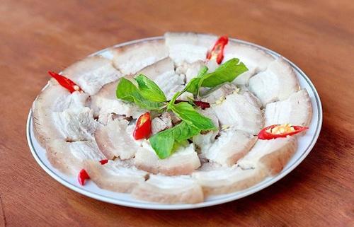 Bật mí mẹo luộc thịt lợn mềm ngọt, không bị khô