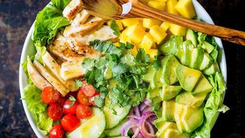 Bí kíp trộn salad thanh mát, dễ làm không cần tỷ lệ cho ngày nóng nực