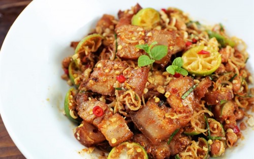 Bí quyết làm thịt ba chỉ lắc sả ớt ngon xuất sắc