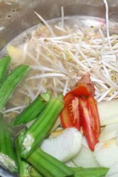 Bí quyết nấu món canh chua đầu cá hồi đậm đà thơm ngon