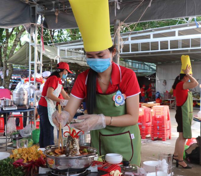 Bí quyết tạo nên đặc sản lẩu mắm rừng U Minh