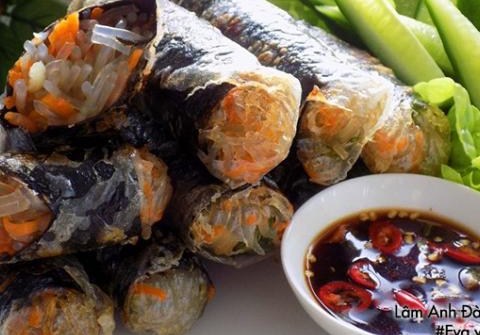 bien tau cha gio sushi thom nuc ca nha tron mat vi thay vua la vua ngon Biến tấu chả giò sushi thơm nức, cả nhà tròn mắt vì thấy vừa lạ vừa ngon