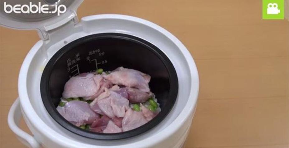 Bố bảo nấu cơm với bia, cả nhà cản không kịp nhưng không ngờ lại ngon đến thế
