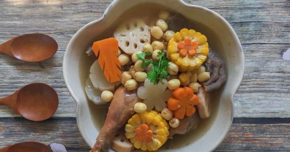 Bồi bổ sức khỏe phòng dịch bệnh với món gà hầm sen ngọt thơm