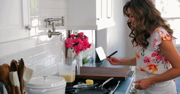 Bớt ra ngoài ăn sáng, các mẹ học ngay cách làm bánh kếp không cần lò nướng, ăn sáng ngon mà đủ chất