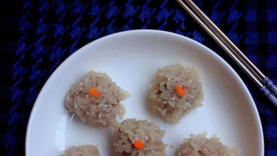 Bữa sáng ngon mắt ngon miệng với món xôi viên thịt hấp