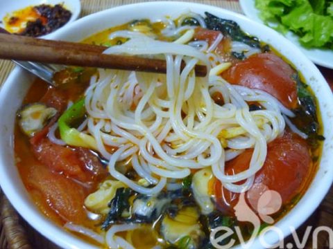 bua sang ngon mieng voi bun oc rieu cua Bữa sáng ngon miệng với bún ốc riêu cua