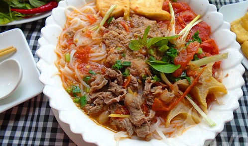 Bữa sáng ngon miệng với bún riêu bò