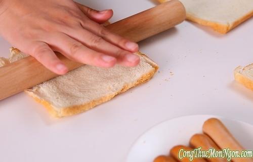 Bữa sáng nhanh gọn với sandwich cuộn xúc xích