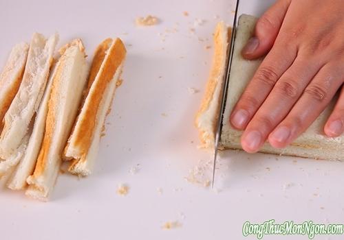 Bữa sáng nhanh gọn với sandwich cuộn xúc xích