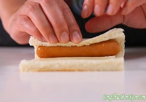 Bữa sáng nhanh gọn với sandwich cuộn xúc xích