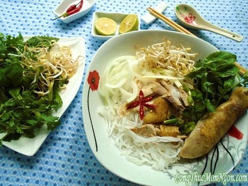 Bữa sáng thỏa thê thưởng thức phở gà tại nhà