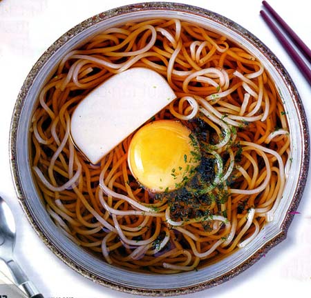 Bữa sáng với mì udon trứng gà