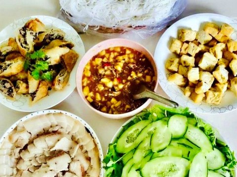 bua tiec bun mam Bữa tiệc... bún mắm