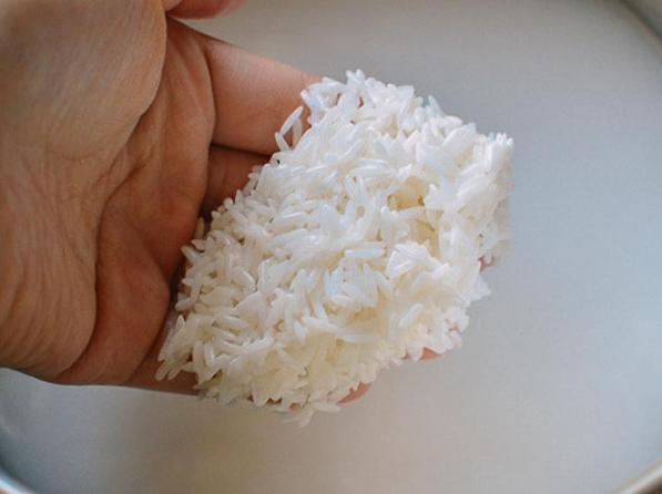 Bữa tối bận quá thì 1 món cơm chiên tôm thôi cũng đủ chất rồi!