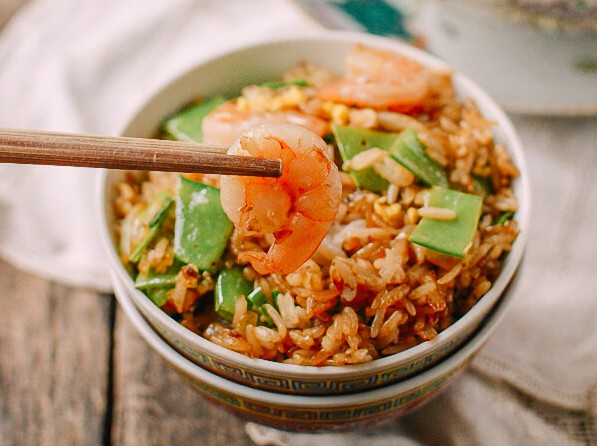 Bữa tối bận quá thì 1 món cơm chiên tôm thôi cũng đủ chất rồi!