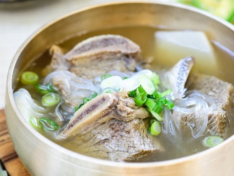 bua toi cuoi nam la mieng voi mon canh suon bo kieu han Bữa tối cuối năm lạ miệng với món canh sườn bò kiểu Hàn