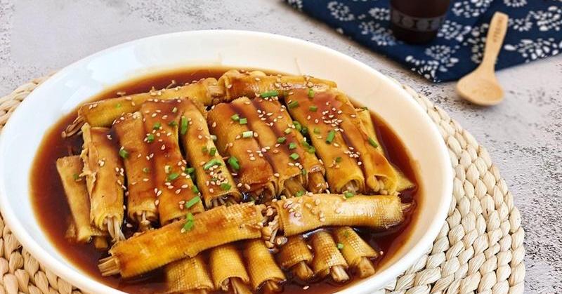 Bữa tối muốn thanh nhẹ mà đủ chất thì làm ngay món váng đậu cuộn nấm cực ngon này thôi!