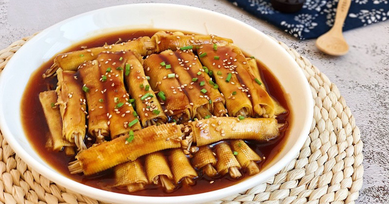 Bữa tối muốn thanh nhẹ mà đủ chất thì làm ngay món váng đậu cuộn nấm cực ngon này thôi!
