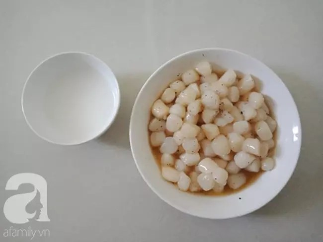 Bữa tối nấu canh ngũ sắc nóng hổi ngọt thơm mời cả nhà ai cũng thích