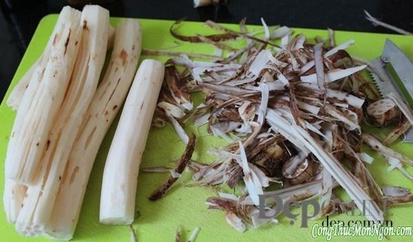 Bùi bùi ngọt ngọt củ sen kho nước tương
