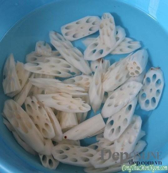 Bùi bùi ngọt ngọt củ sen kho nước tương