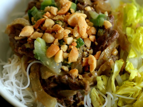 bun bo xao cho bua chieu ngon mieng Bún bò xào cho bữa chiều ngon miệng