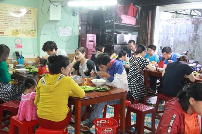 Bún cua 'thối', ai lỡ ăn dễ ghiền