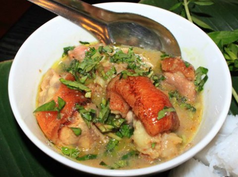 bun gia cay va banh canh ghe la mieng cho bua trua o ha noi Bún giả cầy và bánh canh ghẹ lạ miệng cho bữa trưa ở Hà Nội