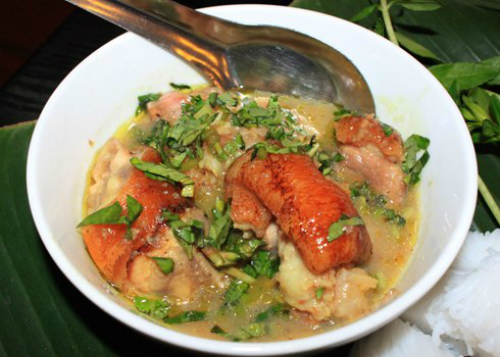 Bún giả cầy và bánh canh ghẹ lạ miệng cho bữa trưa ở Hà Nội