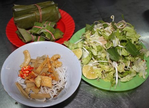 bun mam cua va com lam ga nuong o pho nui pleiku Bún mắm cua và cơm lam gà nướng ở phố núi Pleiku