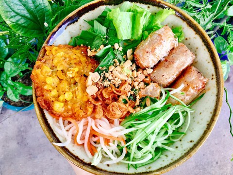 bun nem banh ngo Bún nem bánh ngô