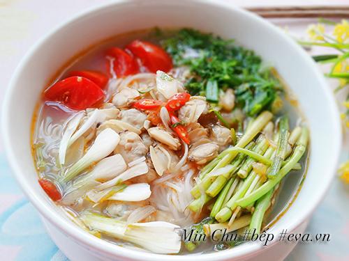 Bún ngao nóng hổi cho bữa sáng