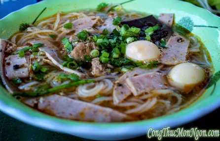 bun rieu cua an voi toi o ly son Bún riêu cua ăn với tỏi ở Lý Sơn