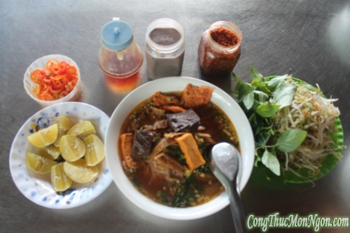Bún riêu cua và cơm tấm ở Côn Đảo Bún riêu cua và cơm tấm ở Côn Đảo
