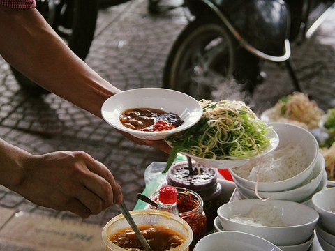 bun rieu sang chanh sat cho ben thanh Bún riêu 'sang chảnh' sát chợ Bến Thành